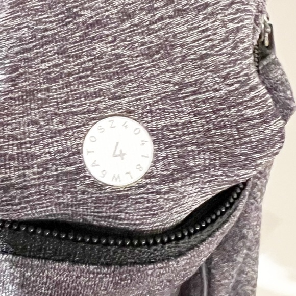 Lululemon Speed Up Tight *28" Heathered Black Luxtreme First Release size 4 - Picture 7 of 12